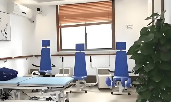 入深户渠道_王欣瑜拒绝和裁判握手引发淡人人设塌房热议，网友破案：被逼急了 网友破案卧轨男子前方后发现